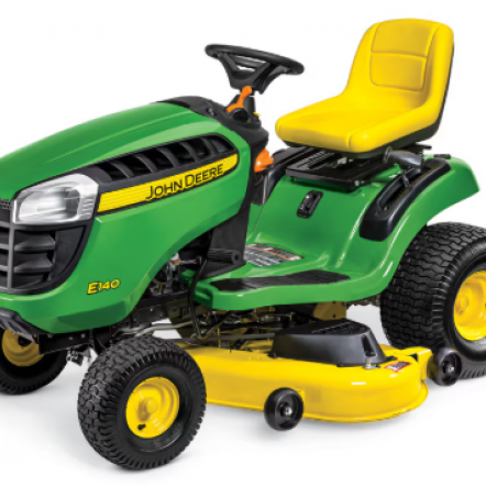 Tractor E140 para poda de cesped